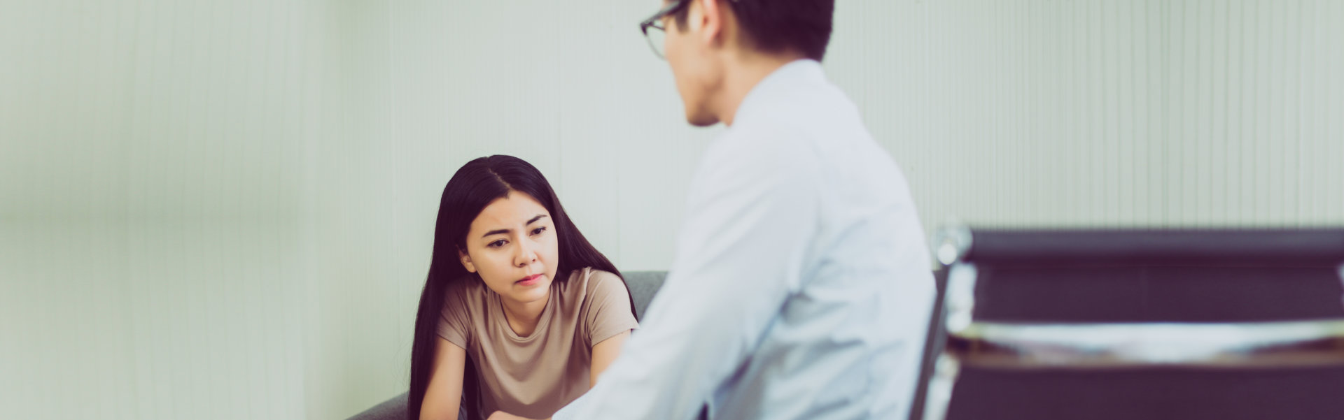 woman with her psychiatrist